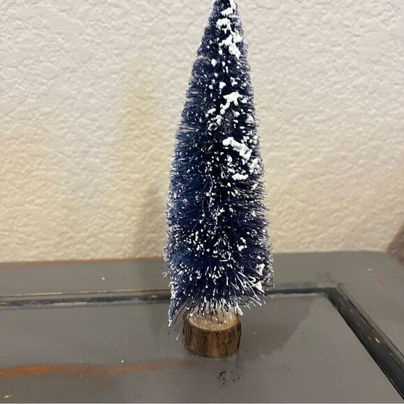 Vintage Pair of Flocked Bottlebrush Christmas Trees Blue & White - Picture 7 of 12